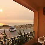 Supertubos Hostel *