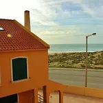 Hostel Supertubos Atouguia Da Baleia