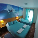 Хостел Supertubos Beach Атогиа-да-Балейя