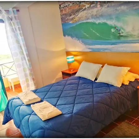 Supertubos Hostel *