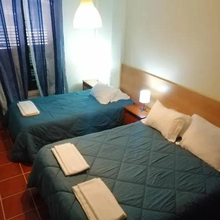 Supertubos Hostel *