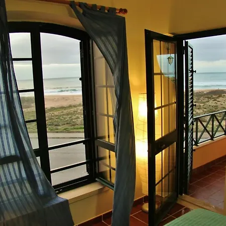 Supertubos Albergue Atouguia Da Baleia