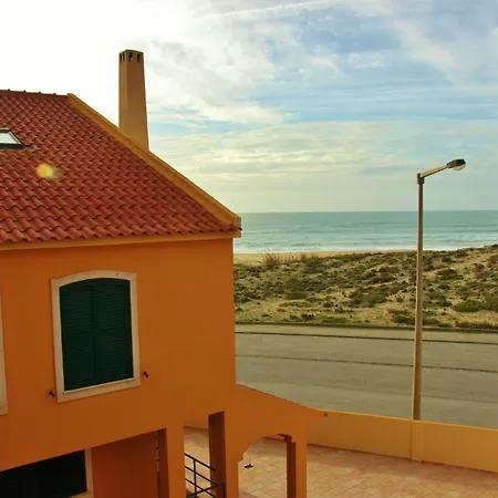 Albergue Supertubos Atouguia Da Baleia