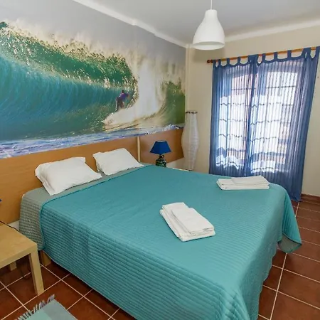 Supertubos Hostel *