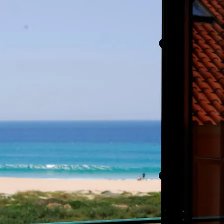 Supertubos Hostel *