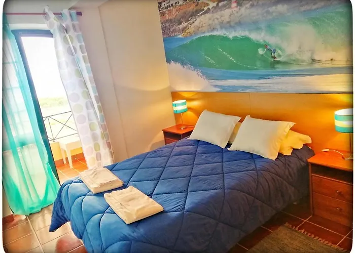 Supertubos Beach Хостел *