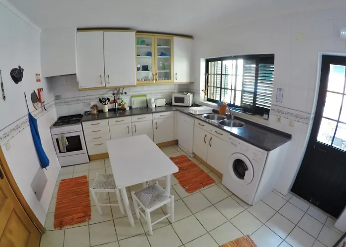 Хостел Supertubos Beach Атогиа-да-Балейя