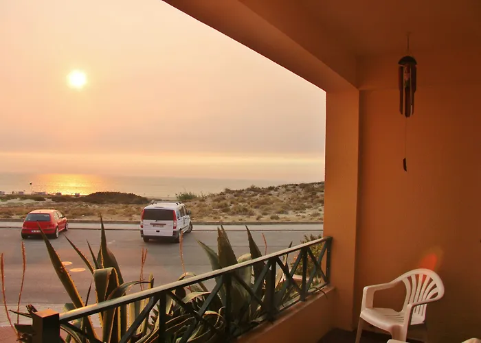 Supertubos Beach Хостел *