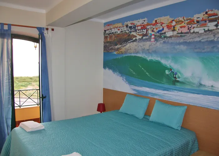 Supertubos Beach Хостел *