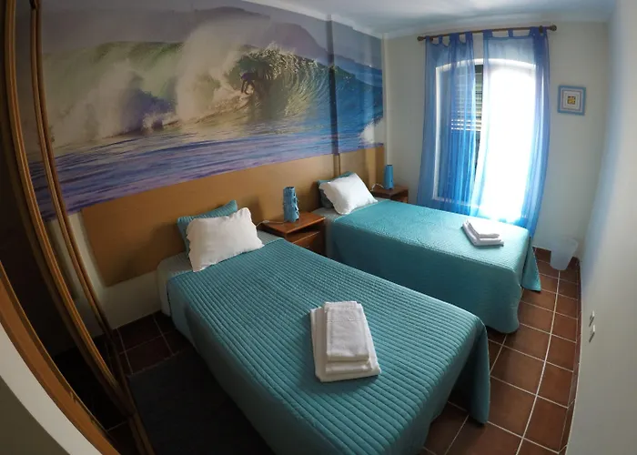 Хостел Supertubos Beach *