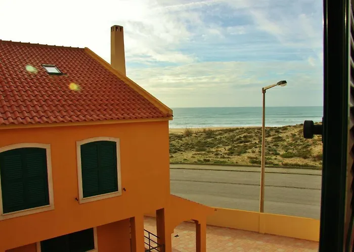 Хостел Supertubos Beach Атогиа-да-Балейя