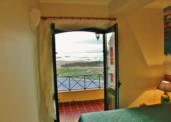 Supertubos Beach Хостел *