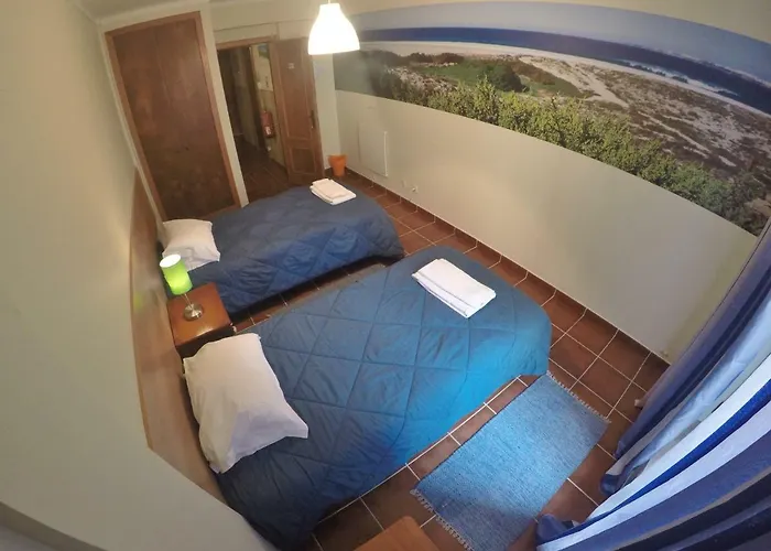 Supertubos Beach Хостел *