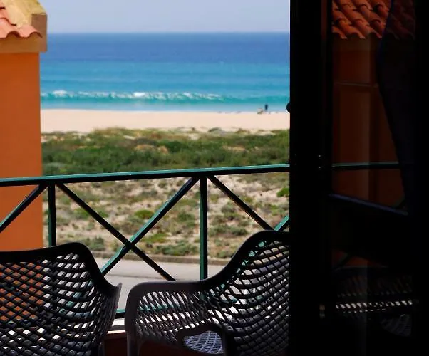 Supertubos Beach * Атогиа-да-Балейя