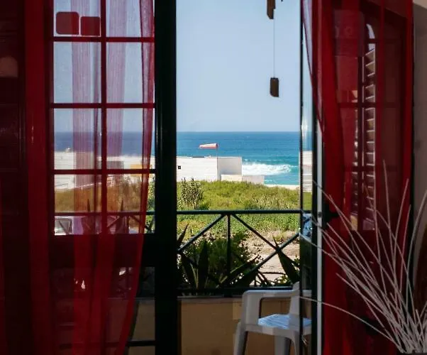 Хостел Supertubos Beach *