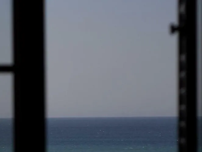 Supertubos Beach Хостел